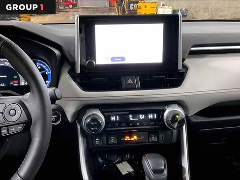 Used 2025 Toyota RAV4 XLE image 6