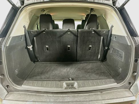 Used 2025 Nissan Pathfinder SV FWD image 29
