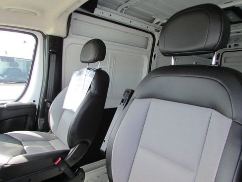 Used 2026 RAM ProMaster 2500 w/ Convenience Group FWD image 14