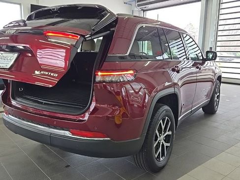 Used 2025 Jeep Grand Cherokee Limited w/ Luxury Tech Group II AWD/4WD image 16