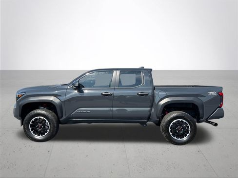 Used 2025 Toyota Tacoma TRD Off-Road w/ TRD Off Road Upgrade Package AWD/4WD image 10