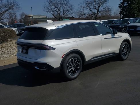 New 2026 Lincoln Nautilus Premier image 4