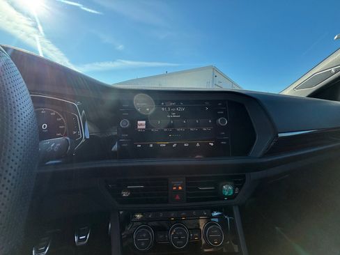 Used 2024 Volkswagen Jetta GLI Autobahn image 8