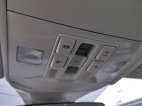 Used 2025 Volkswagen Jetta SE FWD image 24