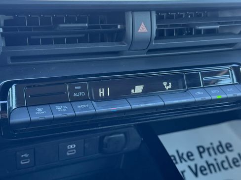 Used 2023 Toyota Prius LE image 19