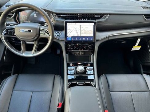 New 2025 Jeep Grand Cherokee Overland image 10