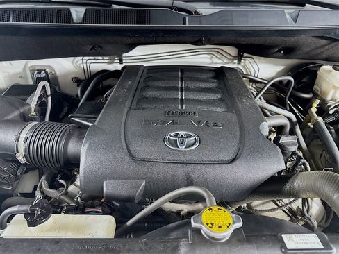 Used 2017 Toyota Tundra SR5 w/ SR5 Upgrade Package image 28