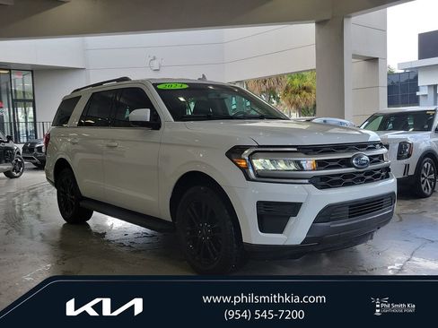 Used 2024 Ford Expedition XLT RWD image 1