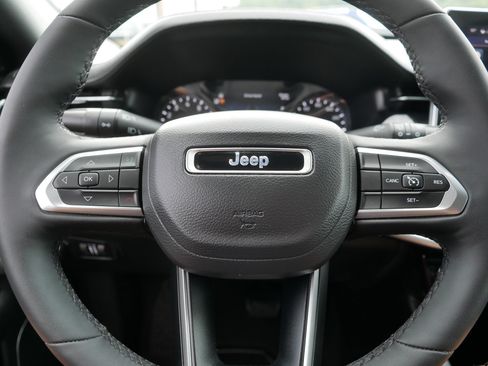 Used 2024 Jeep Compass Latitude w/ Convenience Group AWD/4WD image 25