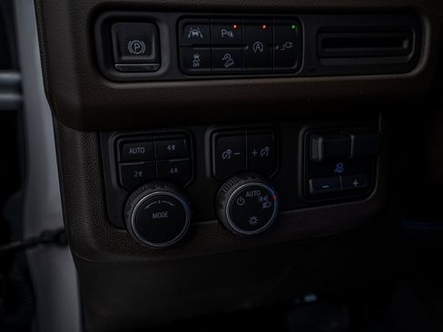 Used 2021 Chevrolet Tahoe Z71 w/ Luxury Package image 38