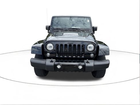 Used 2018 Jeep Wrangler Unlimited Sahara AWD/4WD image 8