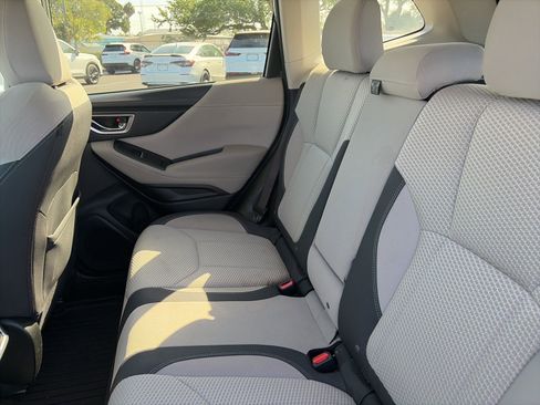 Used 2019 Subaru Forester Premium w/ All-Weather Package image 9