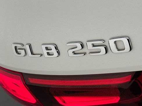 Certified 2022 Mercedes-Benz GLB 250 image 10