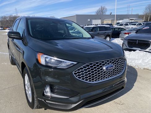 Used 2024 Ford Edge SEL w/ Convenience Package image 3