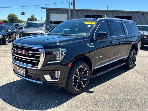 Used 2022 GMC Yukon XL SLT w/ SLT Luxury Package AWD/4WD image 2