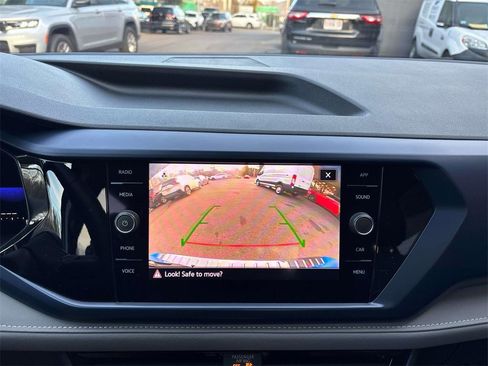 Used 2023 Volkswagen Taos SE w/ Panoramic Sunroof Package image 23