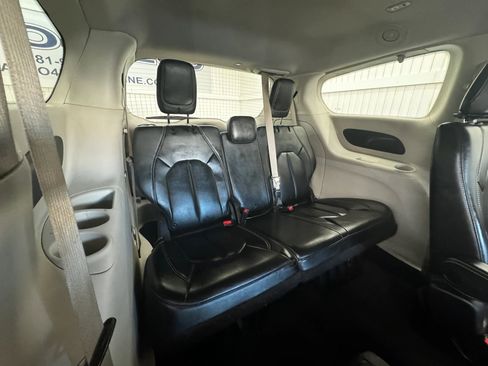 Used 2020 Chrysler Voyager Lxi image 11