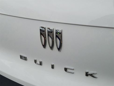 Used 2025 Buick Envista Preferred image 7