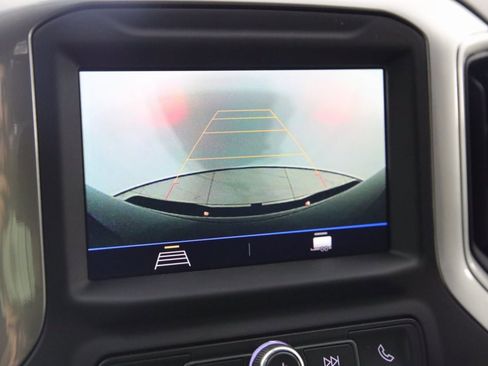 Used 2023 Chevrolet Silverado 2500 Custom w/ Custom Convenience Package image 8