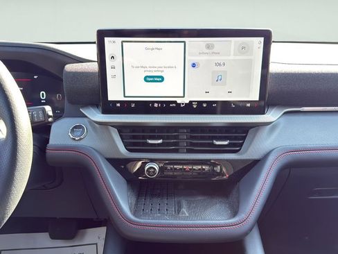 Used 2025 Ford Explorer ST image 17