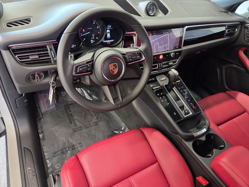 New 2026 Porsche Macan AWD/4WD image 4