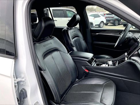 Used 2023 Jeep Grand Cherokee Overland image 11