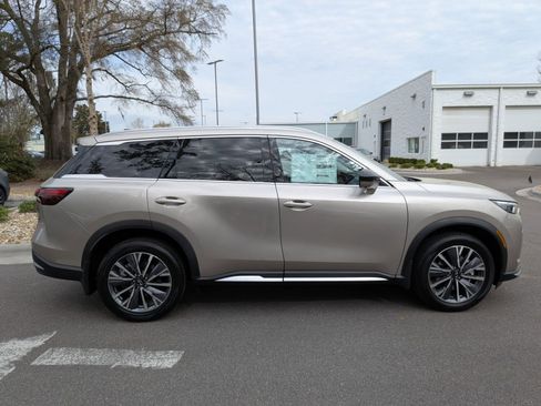 New 2026 INFINITI QX60 Luxe image 3