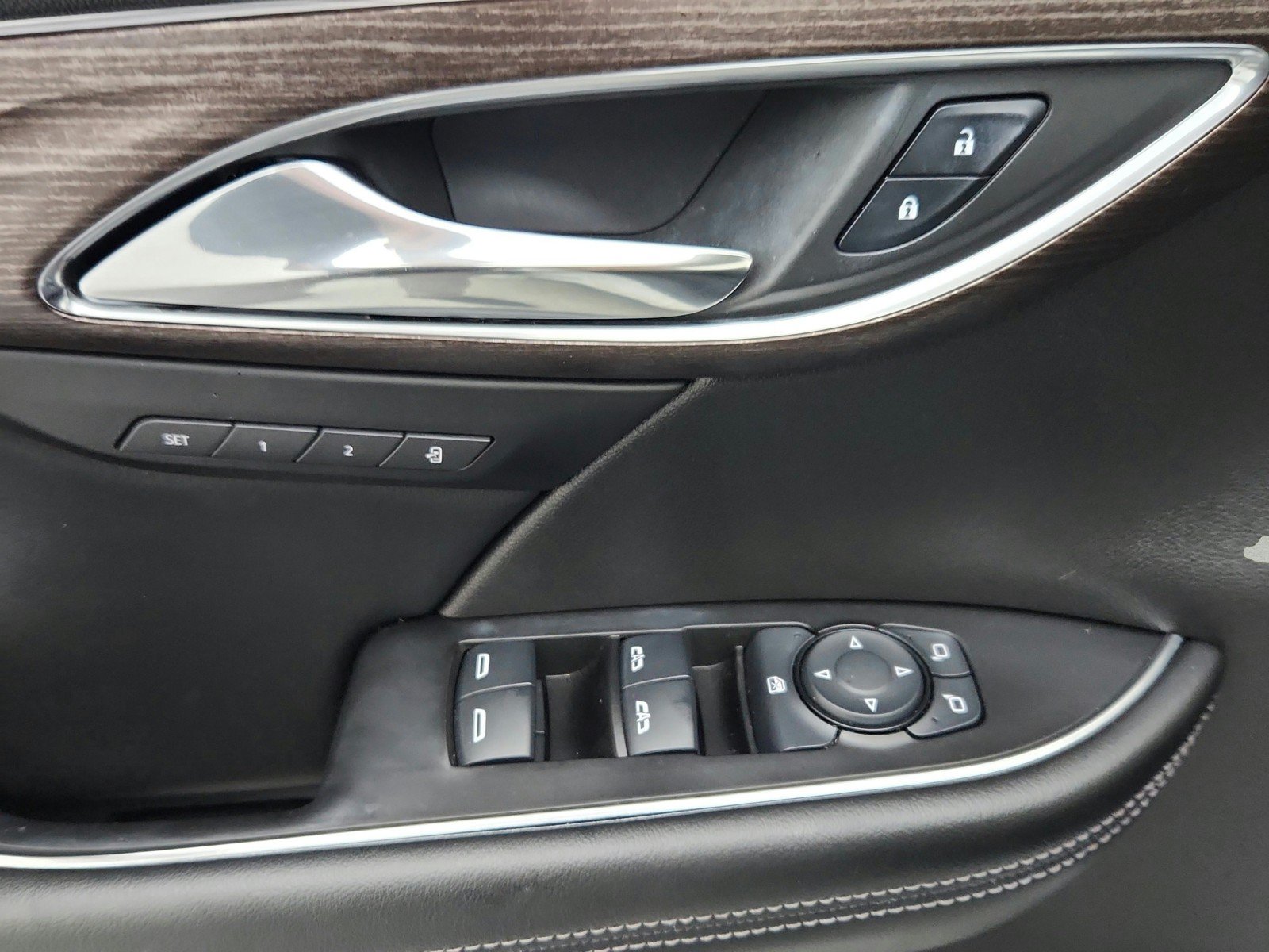 Used 2022 Buick Envision Avenir w/ Technology Package II FWD image 25