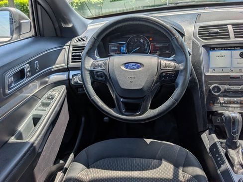 Used 2019 Ford Explorer XLT w/ Equipment Group 201A FWD image 18