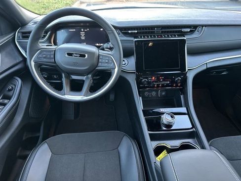 New 2025 Jeep Grand Cherokee Altitude image 21