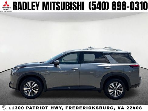 Used 2023 Nissan Pathfinder SL AWD/4WD image 16