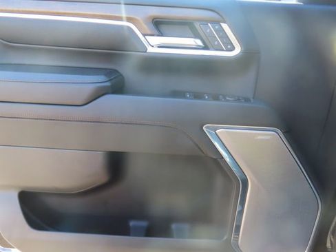 Used 2025 Chevrolet Silverado 2500 High Country image 11