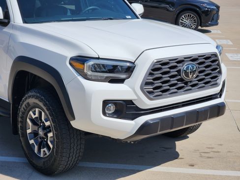 Used 2022 Toyota Tacoma TRD Off-Road w/ TRD Premium Off Road Package AWD/4WD image 11