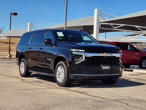 Used 2025 Chevrolet Suburban LS image 3