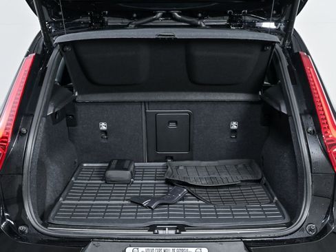 Certified 2025 Volvo XC40 B5 Plus image 31