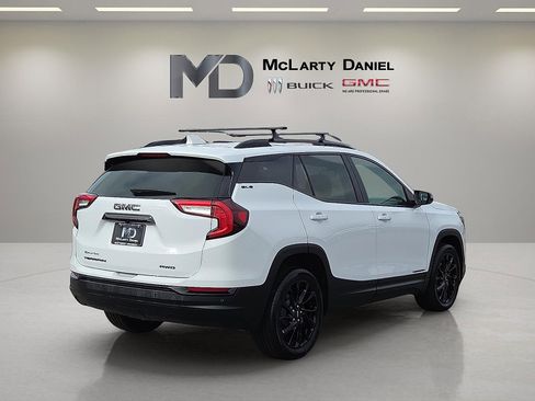 Used 2024 GMC Terrain SLE w/ Driver Convenience Package image 5