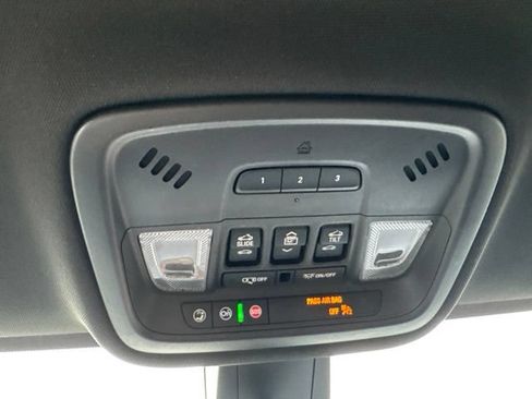 Used 2022 Chevrolet Traverse Premier w/ Redline Edition AWD/4WD image 25