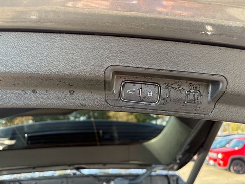 Used 2023 Ford Explorer XLT w/ Equipment Group 202A image 10