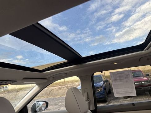 Used 2023 Nissan Rogue SL w/ SL Premium Package image 18