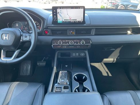 Used 2025 Honda Pilot Touring image 13