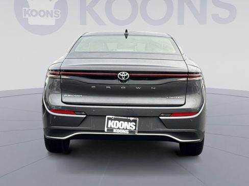 Used 2024 Toyota Crown Limited image 5