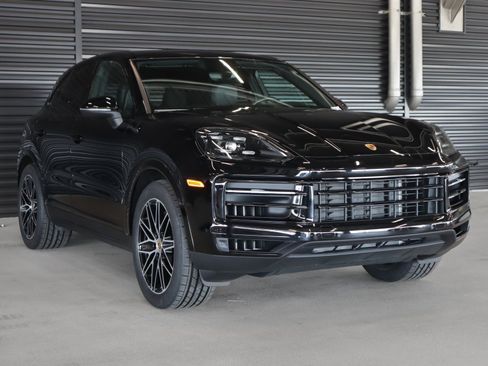 Used 2024 Porsche Cayenne AWD/4WD image 7