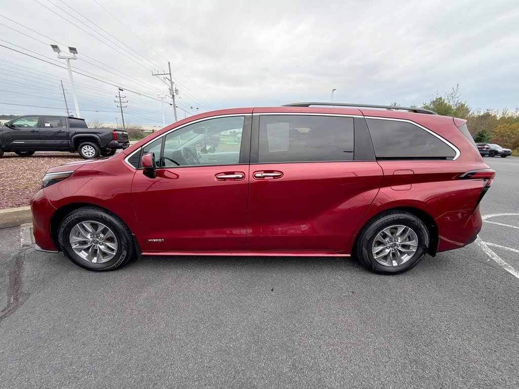 Used 2021 Toyota Sienna XLE AWD/4WD image 5