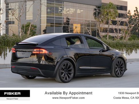 Used 2022 Tesla Model X Plaid image 3