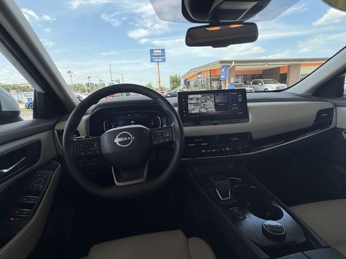 Used 2025 Nissan Rogue SL w/ SL Premium Package AWD/4WD image 11