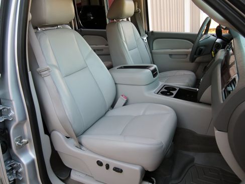 Used 2014 GMC Sierra 2500 SLT w/ SLT Convenience Package AWD/4WD image 38