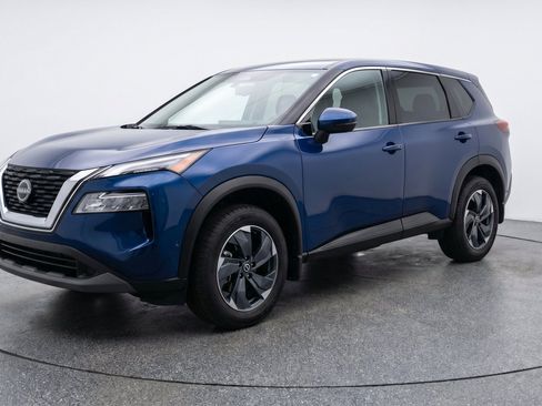 Used 2025 Nissan Rogue SV AWD/4WD image 3