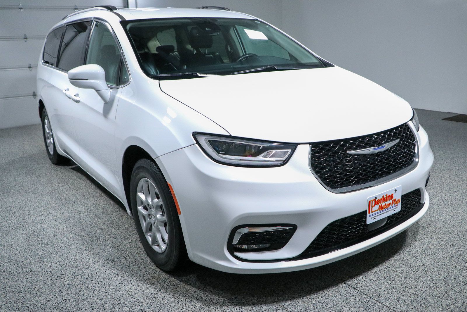 Used 2022 Chrysler Pacifica Touring-L FWD image 5