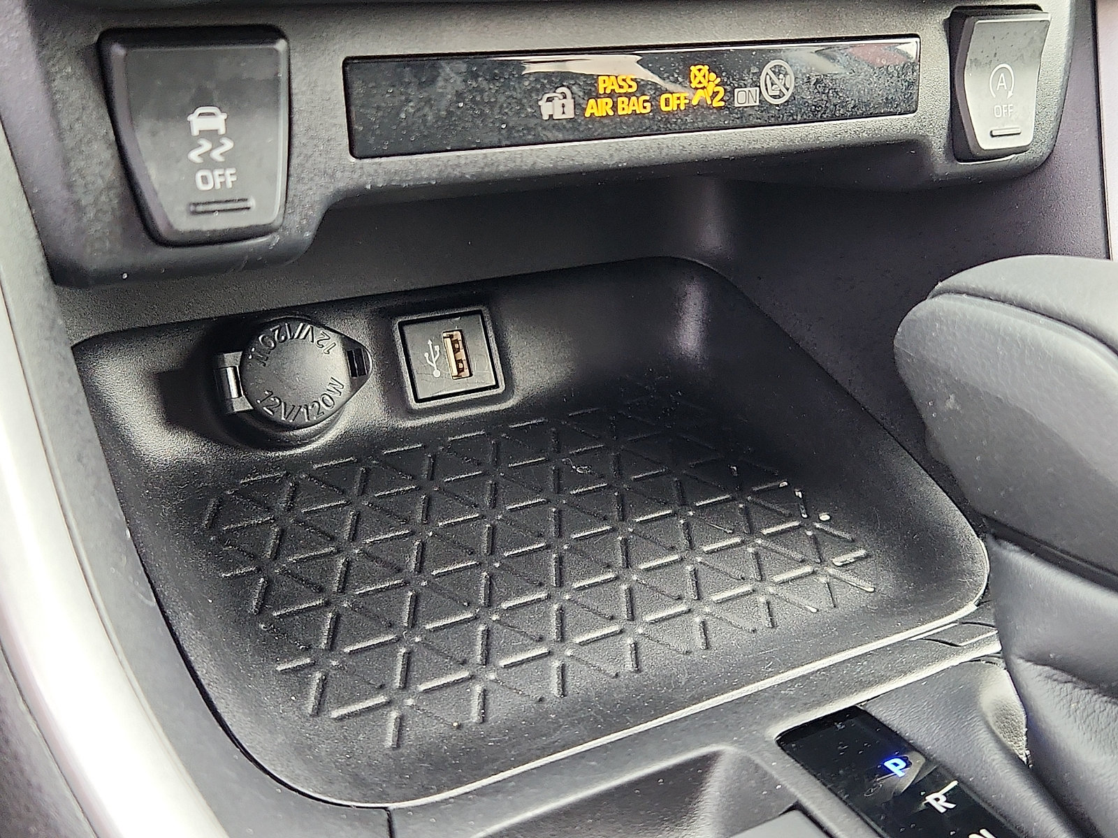 Used 2024 Toyota RAV4 LE AWD/4WD image 27