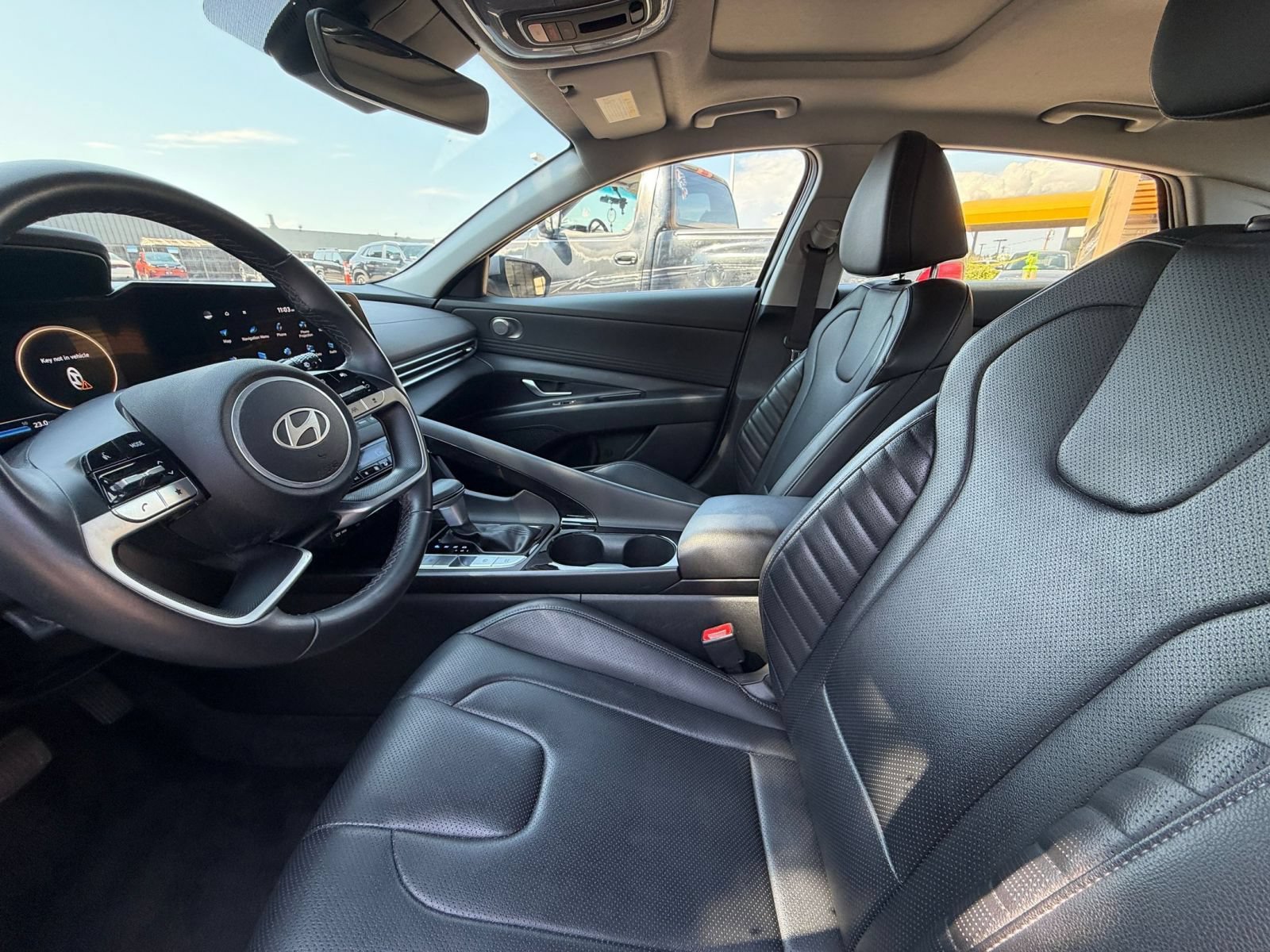 Used 2025 Hyundai Elantra Limited FWD image 26